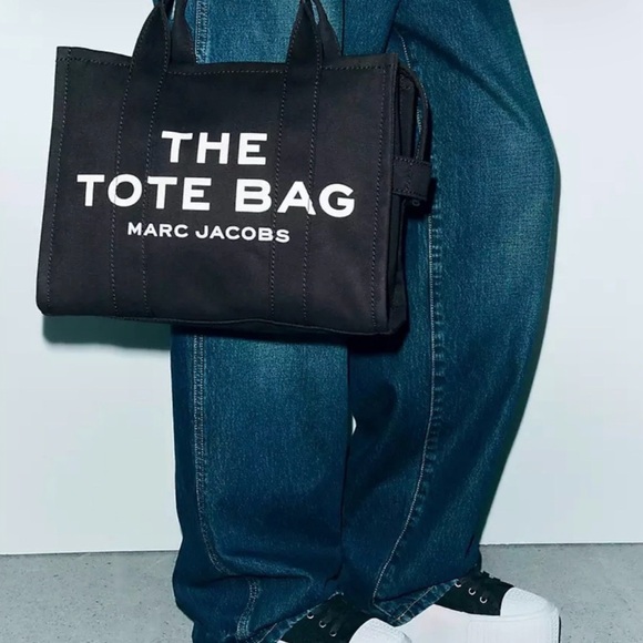 Marc Jacobs Handbags - Marc Jacobs Black Tote -Preowned